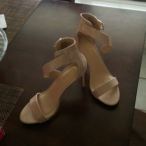 Nude heel